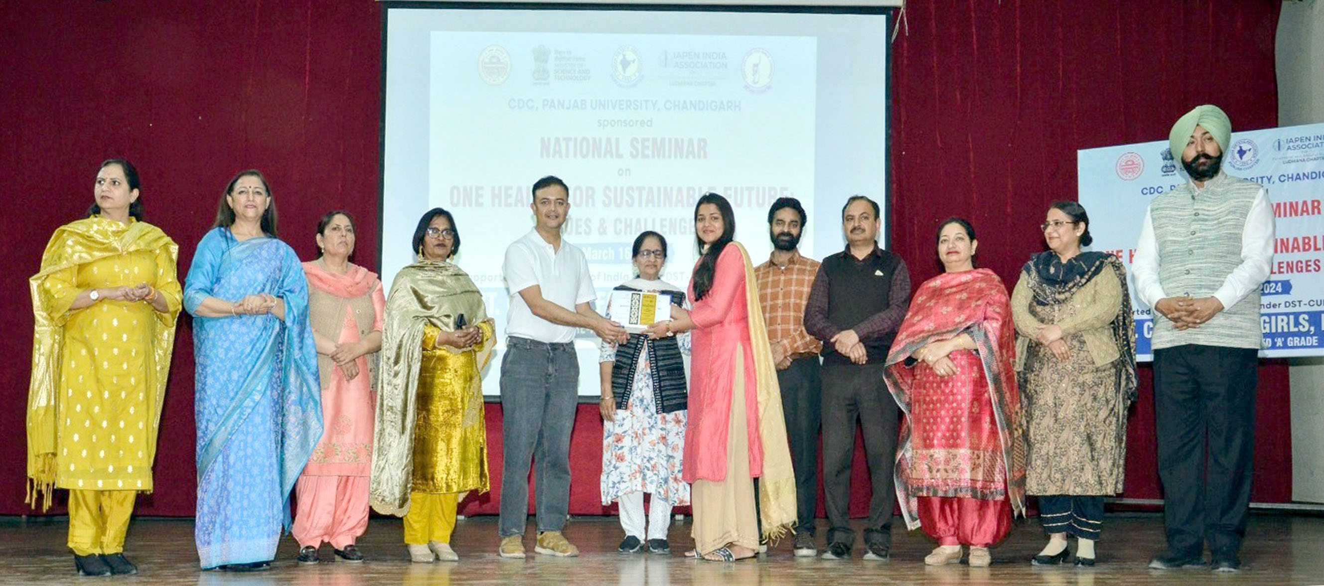 वन हेल्थ के राष्ट्रीय सेमिनार में वेटरनरी यूनिवर्सिटी ने जीता पुरस्कार